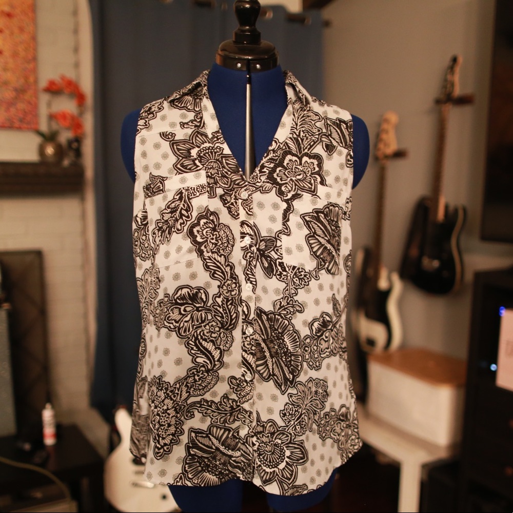 Express Sleeveless Portafino Top - Medium